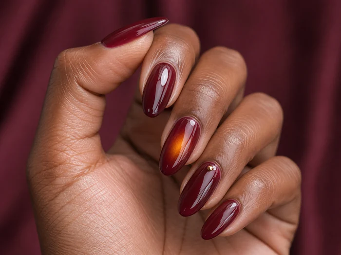 Cranberry jelly Thanksgiving gel nails with amber aura