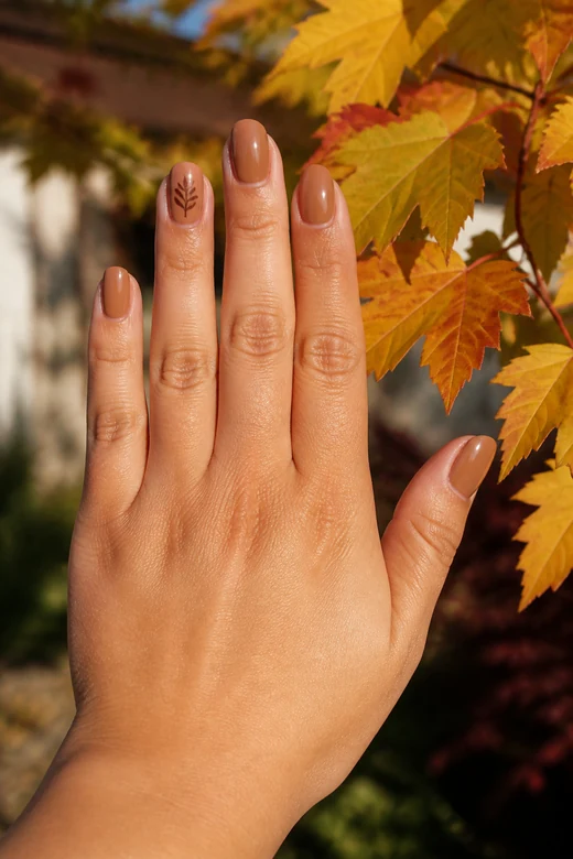 Delicate Leaf Art fall nail design