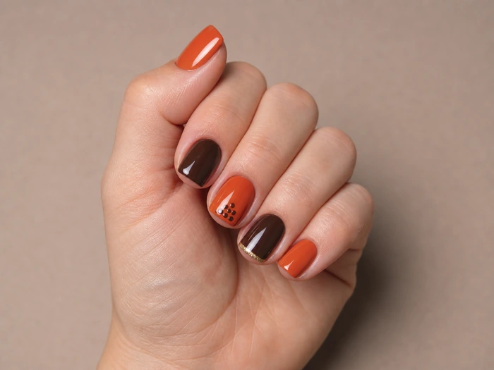Short cinnamon and cocoa acrylic Thanksgiving nails
