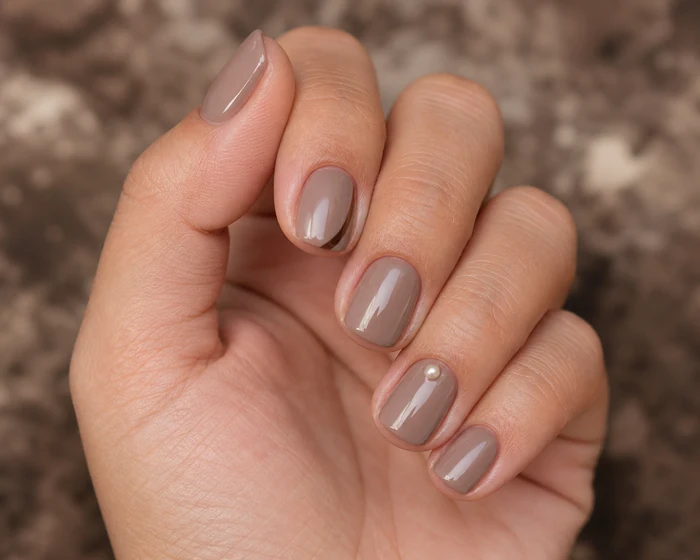Short mushroom gel nails with chocolate side French and pearl dot