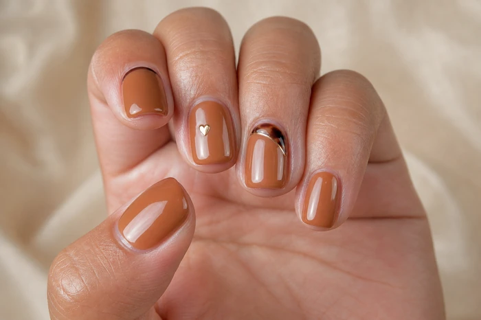 Short caramel Thanksgiving dip nails with tortoiseshell and gold heart