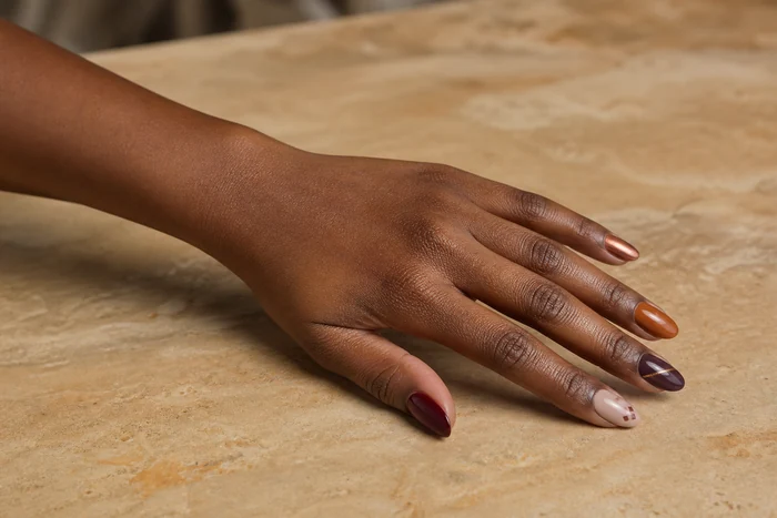 Cohesive mixed-finish fall nail art in plum caramel and gold