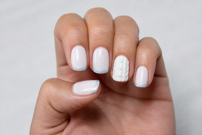 Short white winter sweater nails with pearl knit and icy French