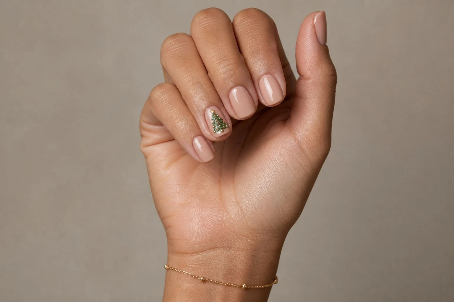 Short Christmas tree accent nail art
