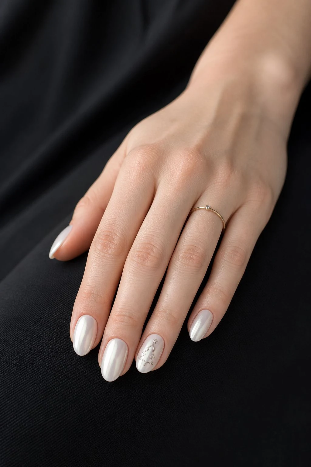 Pearl Chrome Tree Christmas nail art with a delicate gold ring