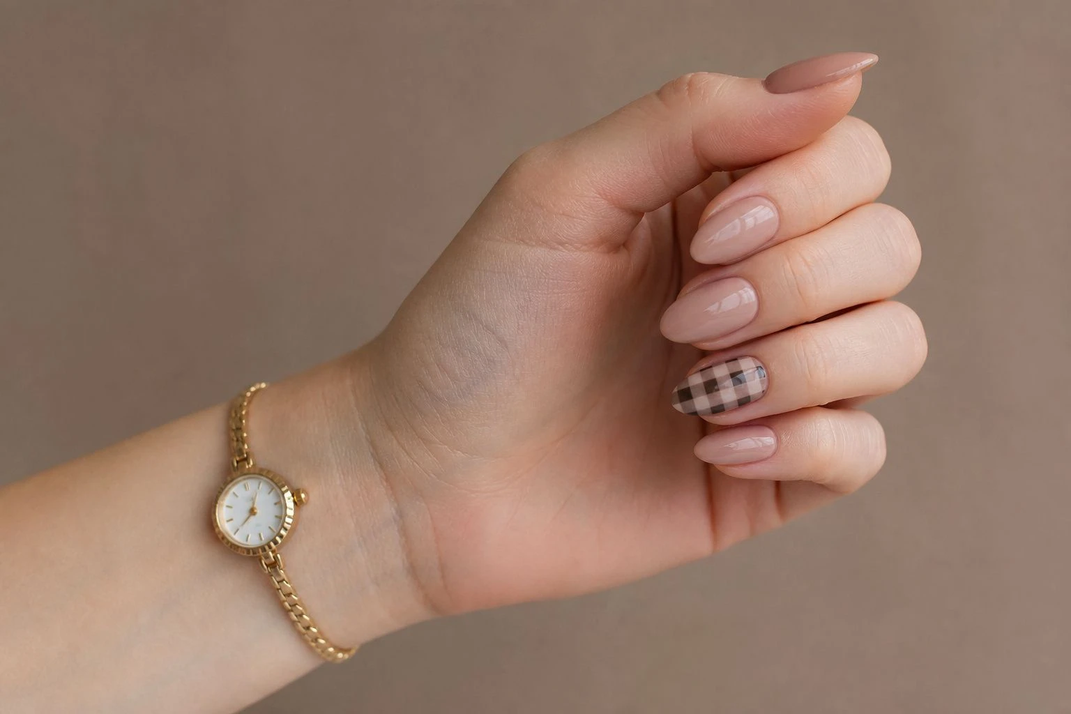 Mini Plaid Accent cute Christmas nails