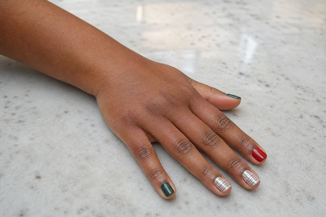 Mini Plaid Accent easy Christmas nail design