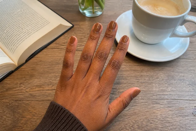 06 short length fall nail inspo on a woman’s full hand.