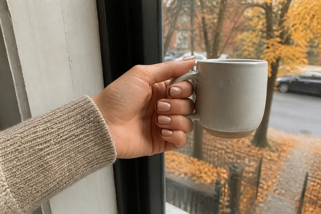 10 short french tip fall nail inspo on a woman’s full hand.