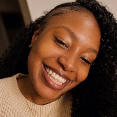 Elma, founder of Glow Up Beauty Tips