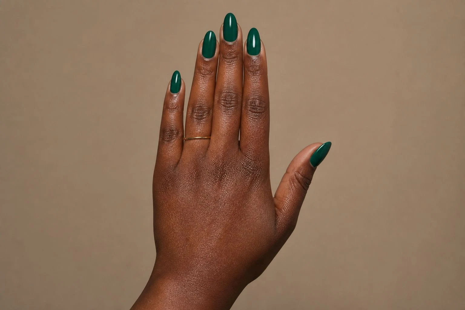 Emerald Green Gel Christmas nails with a delicate gold ring
