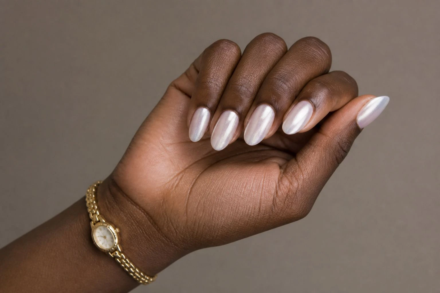 Pearl White Oval white Christmas nails