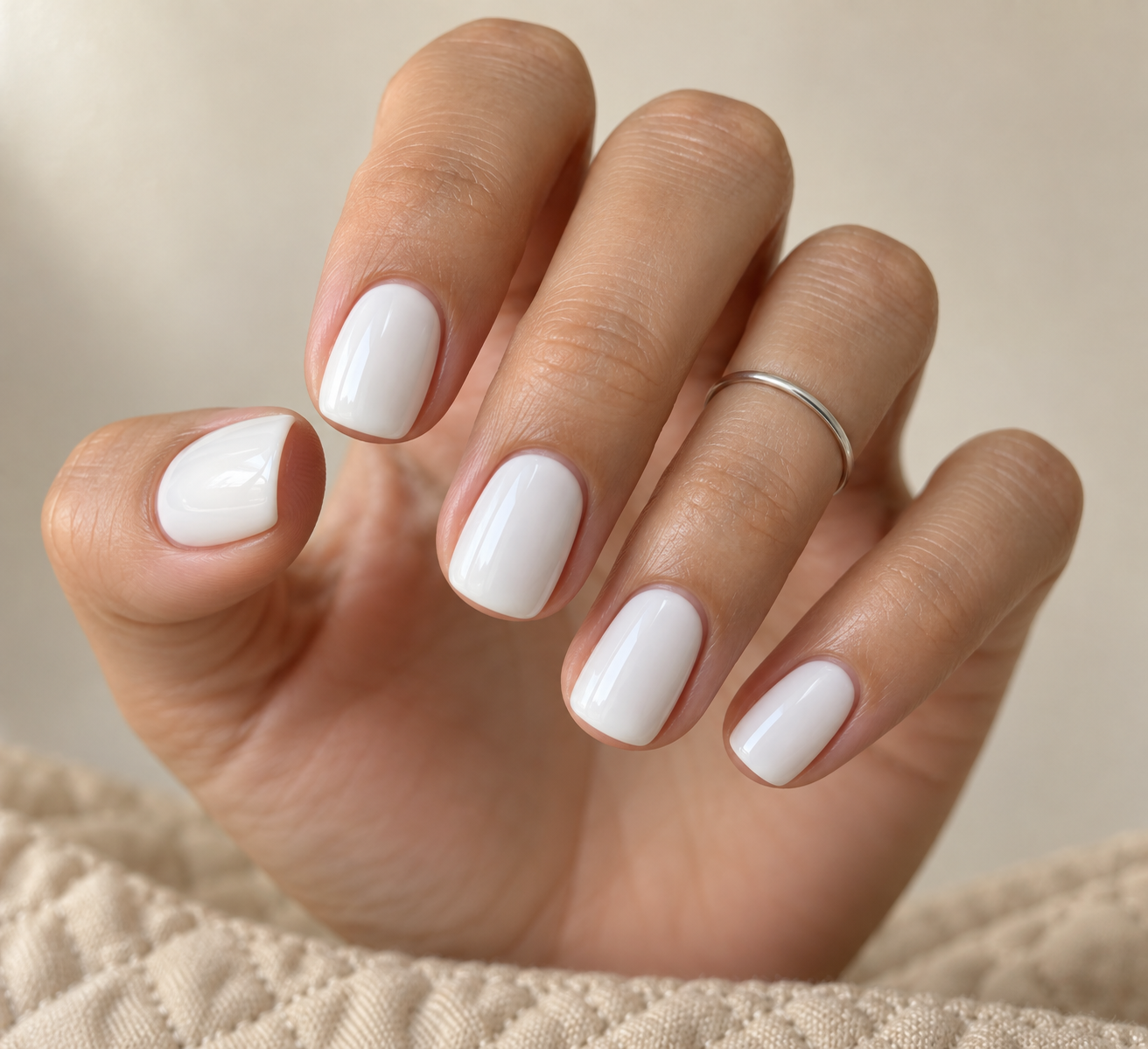 post-405-slot-01-classic-white