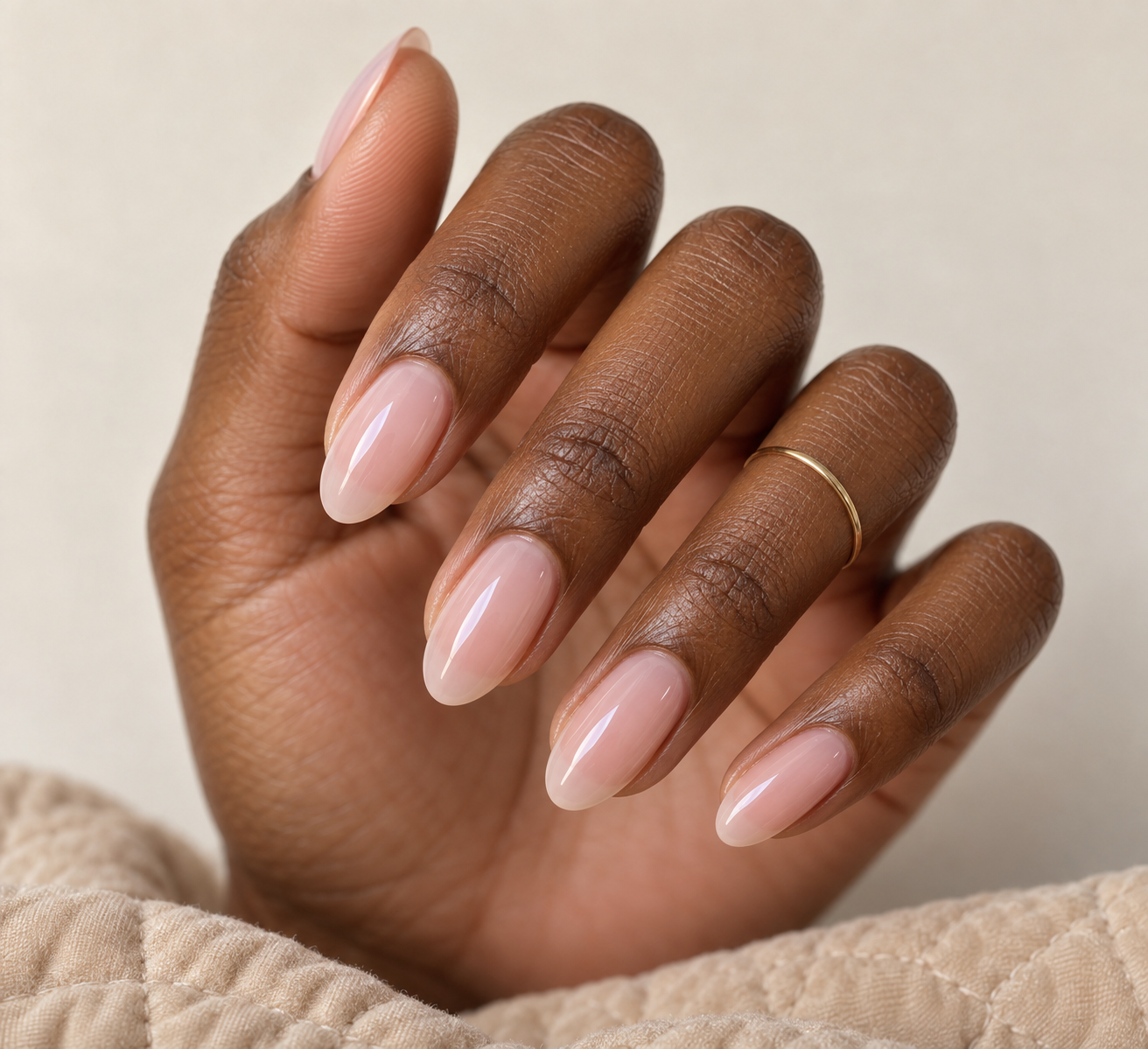 Minimalist almond set