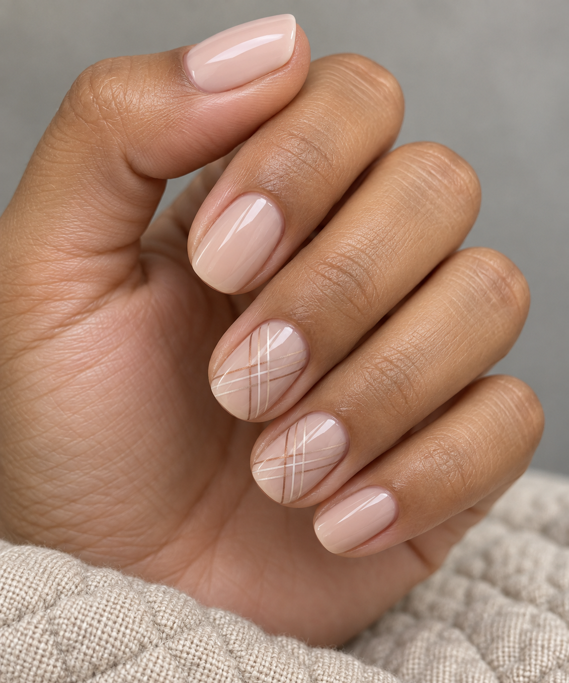 Chic graphic line nails