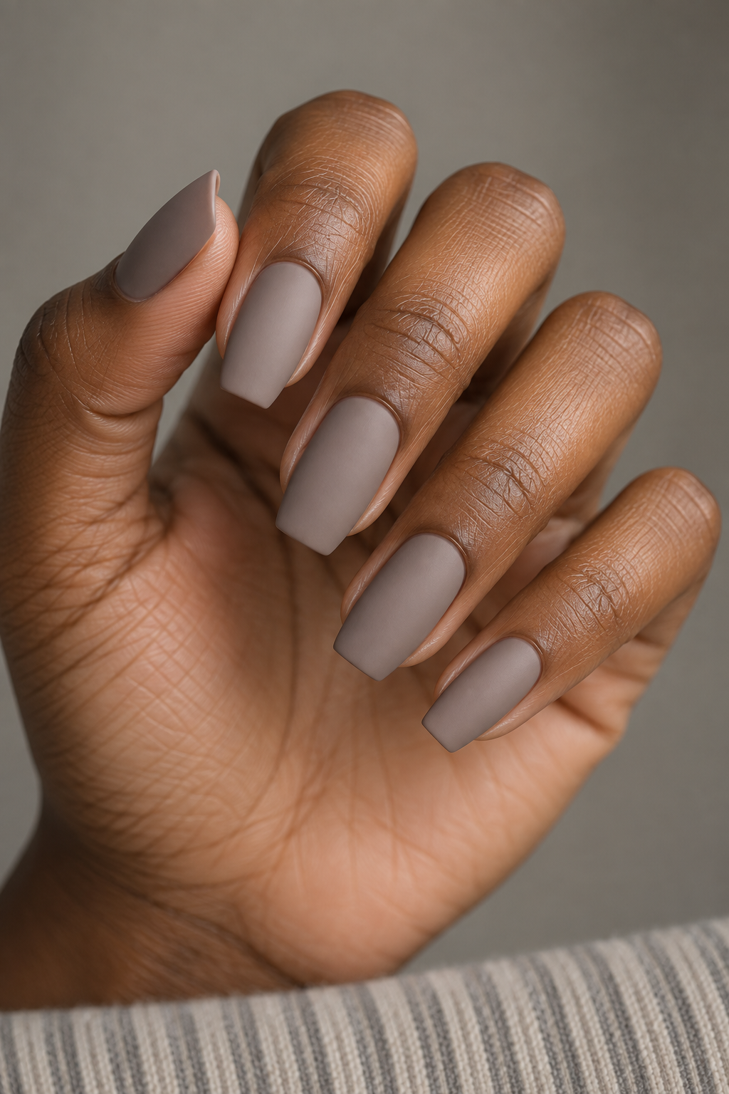 Neutral accent nail
