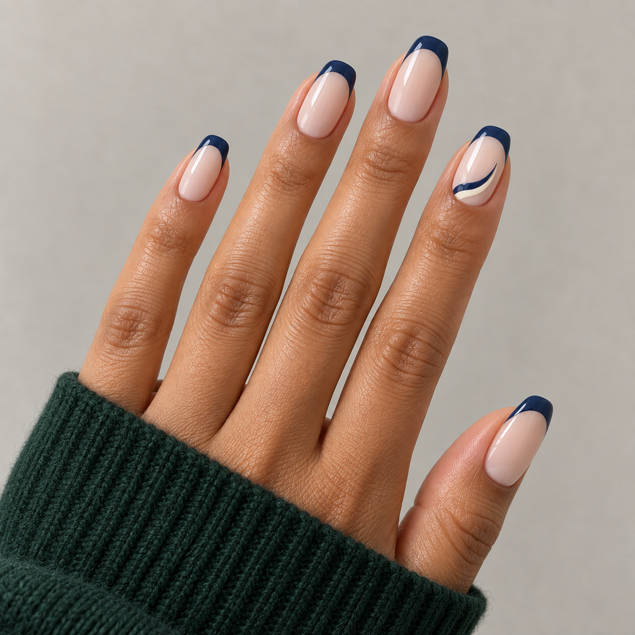 Graduation color manicure