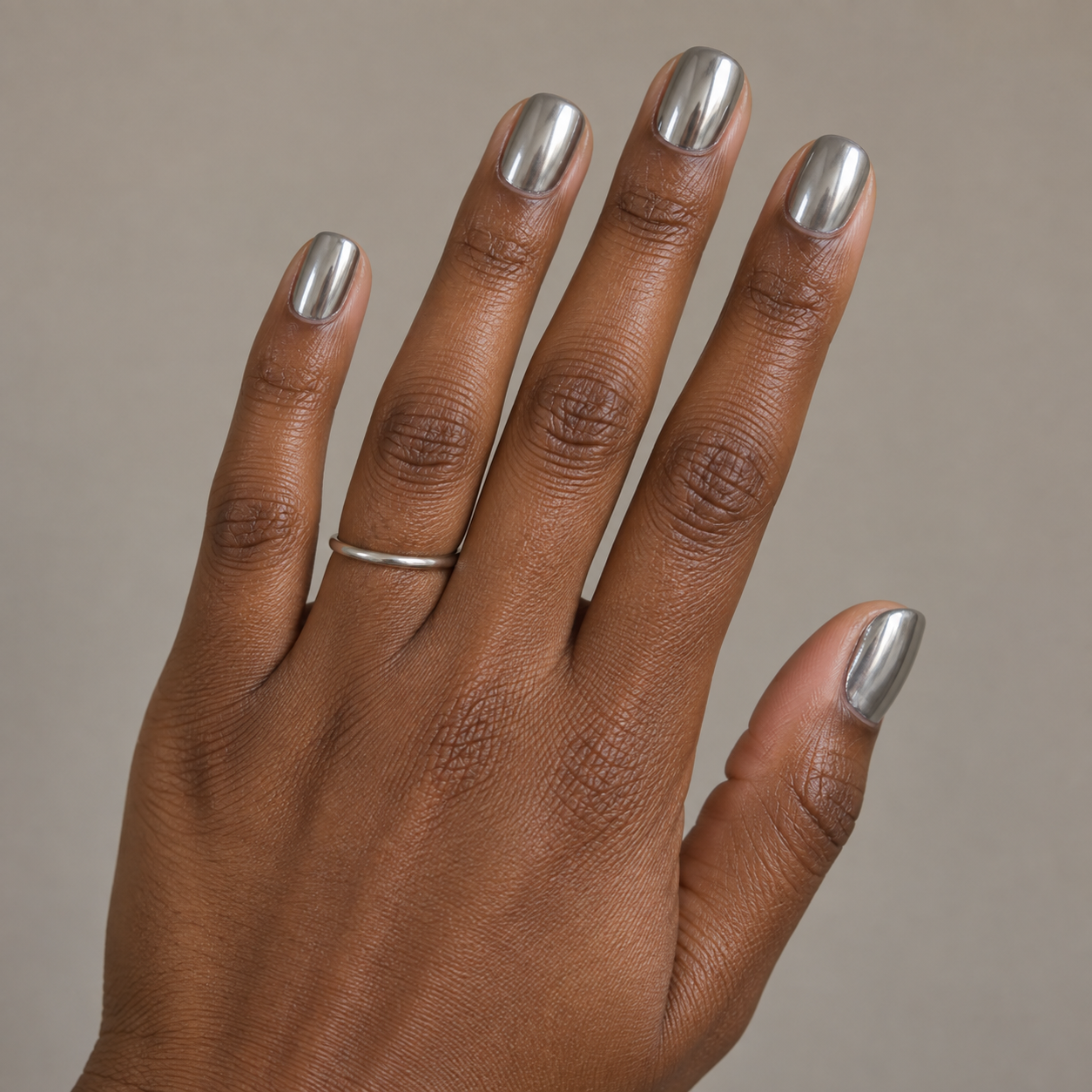 Silver chrome manicure